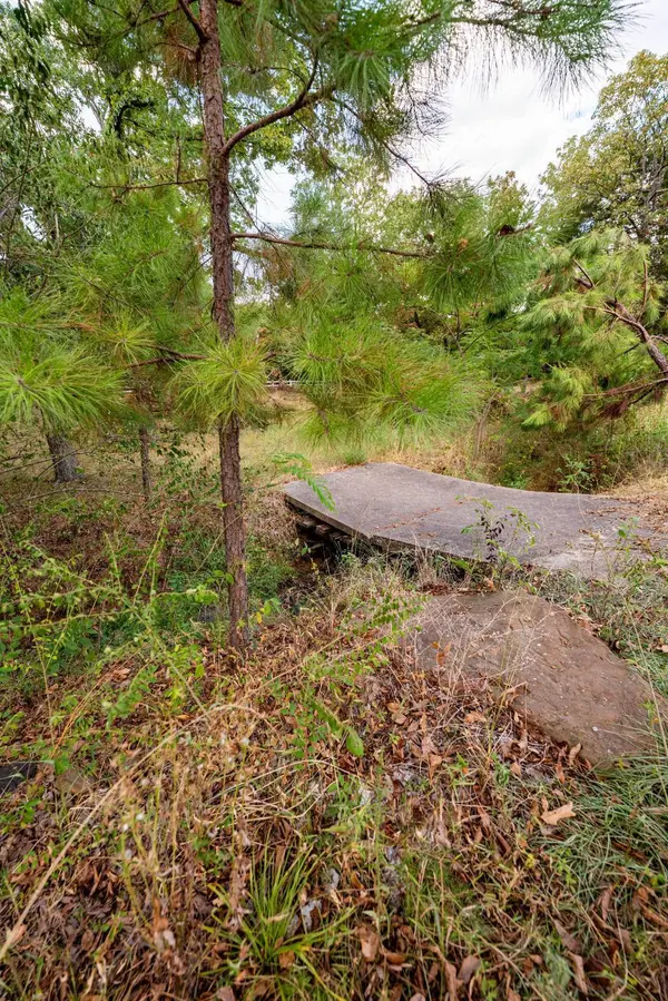 182 County Line E., Eufaula, OK 74432