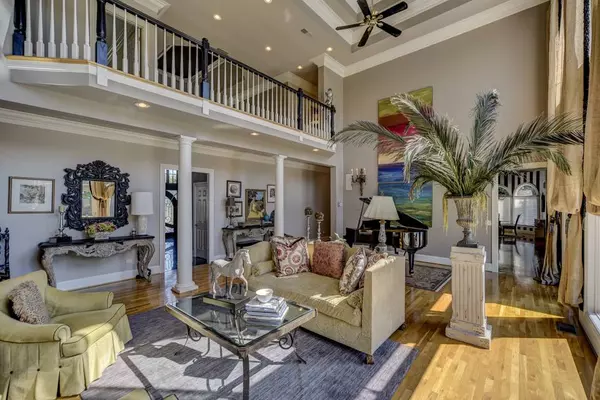 123 Main St, Nashville, TN 37213