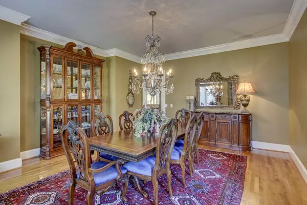 123 Main St, Nashville, TN 37213