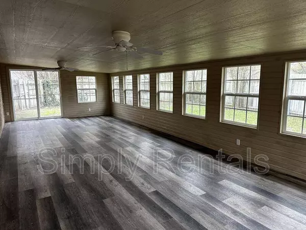 128 Royal Lane, Commerce, TX 75428