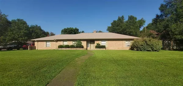 128 Royal Lane, Commerce, TX 75428