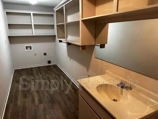 128 Royal Lane, Commerce, TX 75428