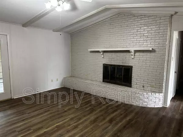 128 Royal Lane, Commerce, TX 75428