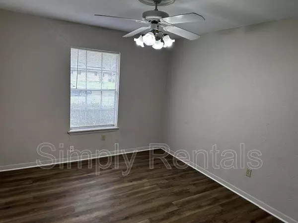 128 Royal Lane, Commerce, TX 75428