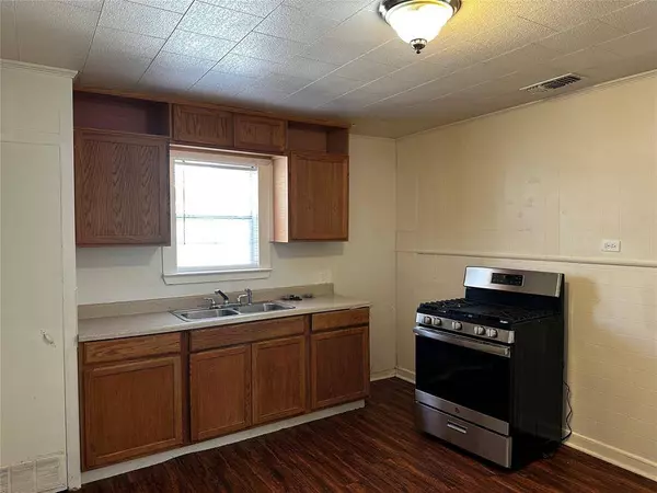 701 Cranford Street, Sulphur Springs, TX 75482