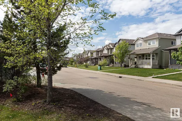 556 STONERIDGE DR, Sherwood Park, AB T8H 0S8