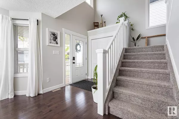 556 STONERIDGE DR, Sherwood Park, AB T8H 0S8