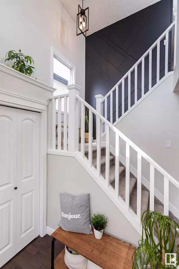 556 STONERIDGE DR, Sherwood Park, AB T8H 0S8