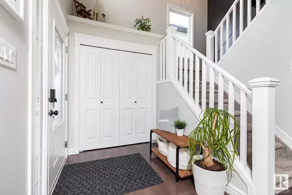 556 STONERIDGE DR, Sherwood Park, AB T8H 0S8