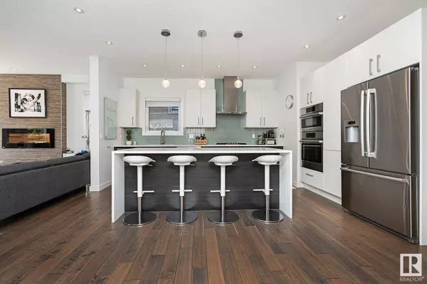 8915 80 AV NW, Edmonton, AB T6C 0T6