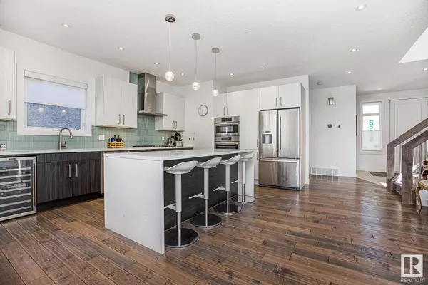 8915 80 AV NW, Edmonton, AB T6C 0T6