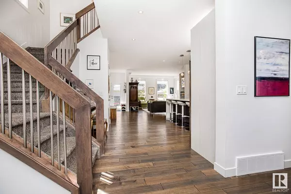 8915 80 AV NW, Edmonton, AB T6C 0T6