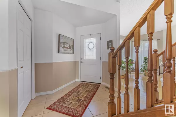 5011 142 AV NW, Edmonton, AB T5A 4R8