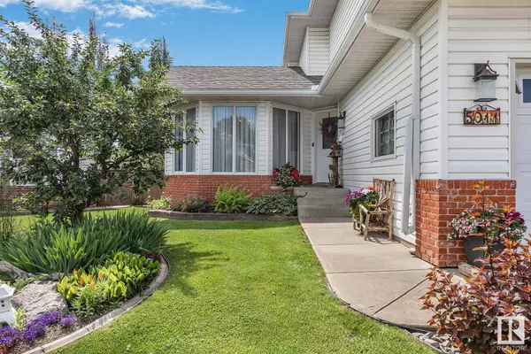 5011 142 AV NW, Edmonton, AB T5A 4R8