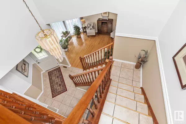 5011 142 AV NW, Edmonton, AB T5A 4R8