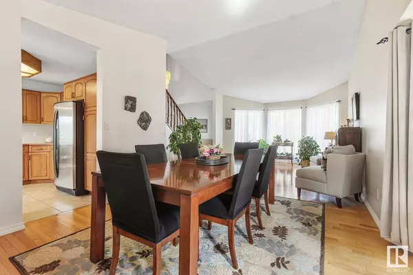 5011 142 AV NW, Edmonton, AB T5A 4R8