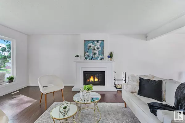 12216 56 ST NW, Edmonton, AB T5W 3T4