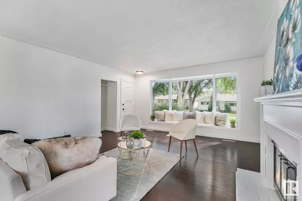 12216 56 ST NW, Edmonton, AB T5W 3T4