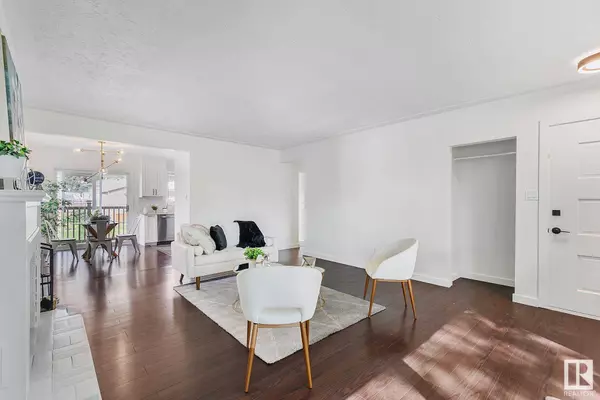 12216 56 ST NW, Edmonton, AB T5W 3T4