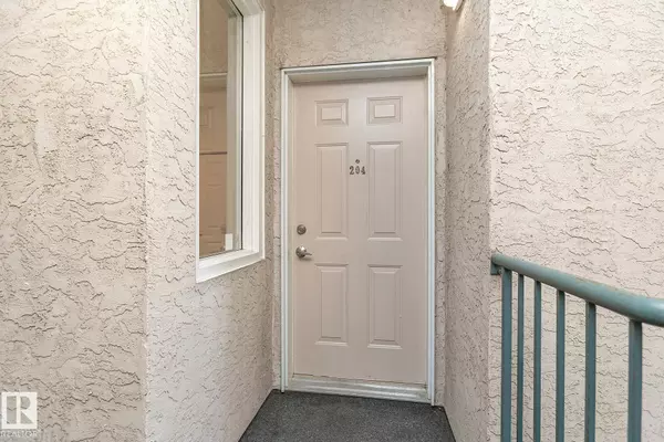 #204 8108 109 ST NW, Edmonton, AB T6G 2V7