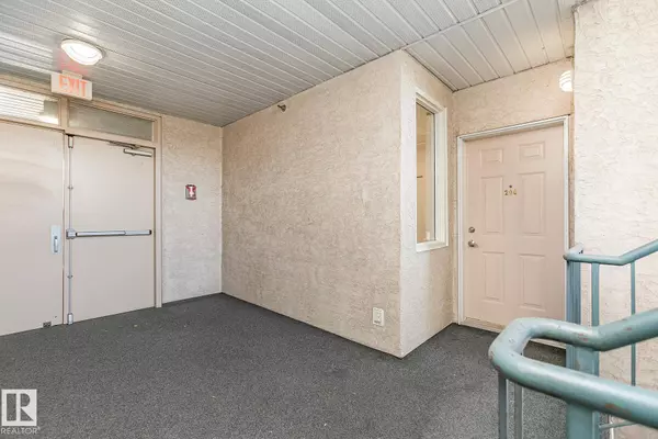 #204 8108 109 ST NW, Edmonton, AB T6G 2V7