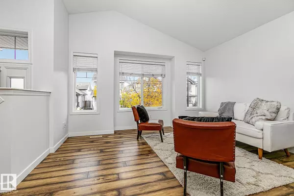 7822 SCHMID PL NW, Edmonton, AB T6R 0K5