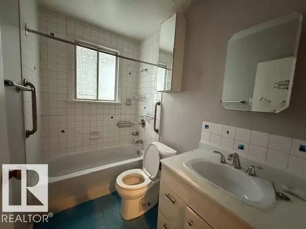 9811 78 AV NW, Edmonton, AB T6E 1N4