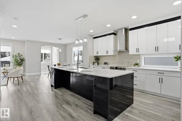 10633 64 AV NW, Edmonton, AB T6H 1T1