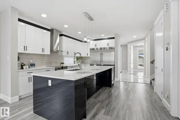 10633 64 AV NW, Edmonton, AB T6H 1T1