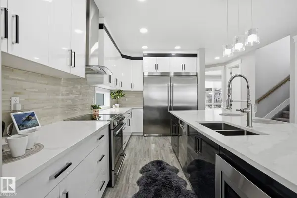 10633 64 AV NW, Edmonton, AB T6H 1T1