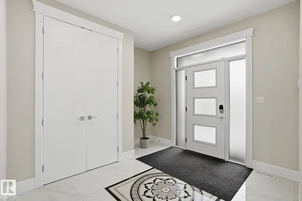 10633 64 AV NW, Edmonton, AB T6H 1T1