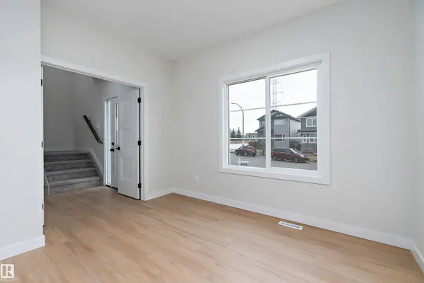 292 FRASER WY NW, Edmonton, AB T5Y 6C4