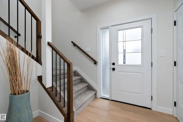 292 FRASER WY NW, Edmonton, AB T5Y 6C4