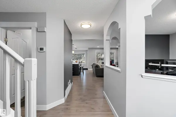 1223 117 ST NW, Edmonton, AB T6J 7E5