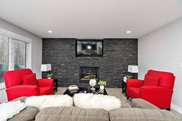1223 117 ST NW, Edmonton, AB T6J 7E5