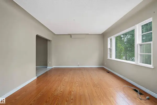11507 123 ST NW, Edmonton, AB T5M 0G8