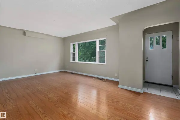 11507 123 ST NW, Edmonton, AB T5M 0G8