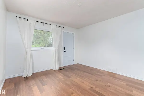 10941 150 ST NW, Edmonton, AB T5P 1R8