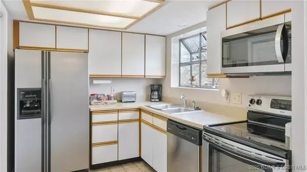 26 Casa Del Rio DR W #2D-677, Lake Ozark, MO 65049