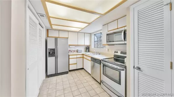 26 Casa Del Rio DR W #2D-677, Lake Ozark, MO 65049