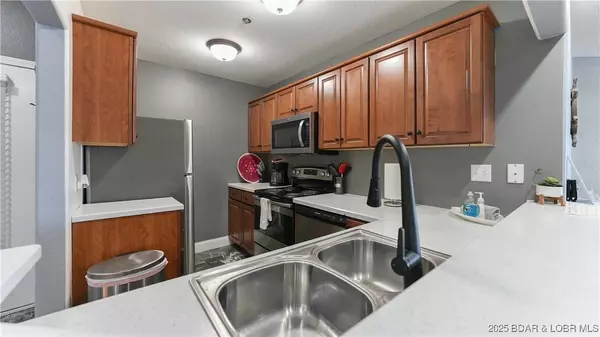 214 Emerald Bay DR #1B, Lake Ozark, MO 65049