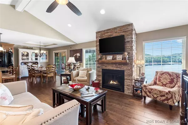 1998 Susan RD, Lake Ozark, MO 65049