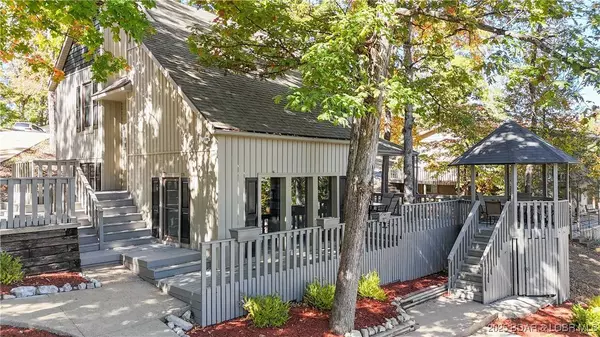 64 Buttercup RD, Lake Ozark, MO 65049