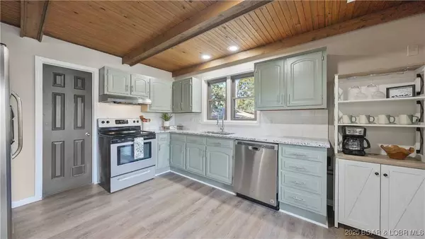 64 Buttercup RD, Lake Ozark, MO 65049