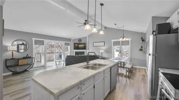 279 Spring RD, Lake Ozark, MO 65049