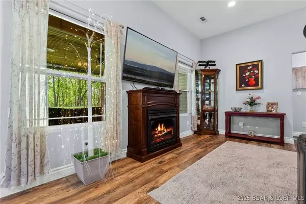 1161 Kays Point RD, Lake Ozark, MO 65049