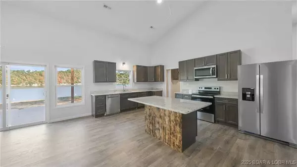 834 Emerald Hills DR, Edwards, MO 65326