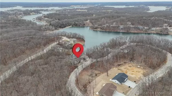 422 Scarsdale CIR, Lake Ozark, MO 65049