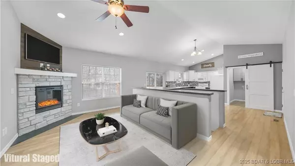 422 Scarsdale CIR, Lake Ozark, MO 65049