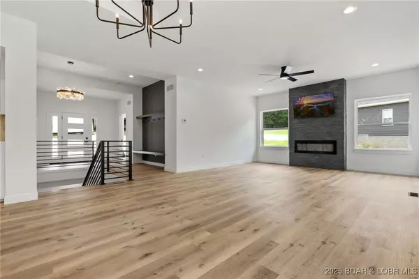 1002 Grand Point BLVD, Sunrise Beach, MO 65079